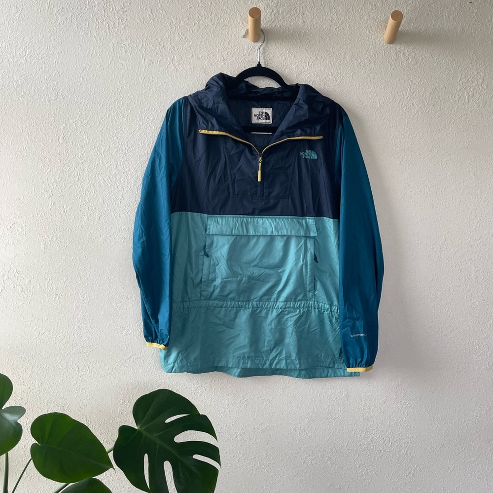 The North Face Women’s Fanorak Windbreaker